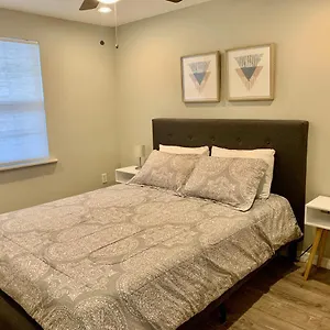House Near Downtown, Golfing And Siesta Key Beaches Sarasota